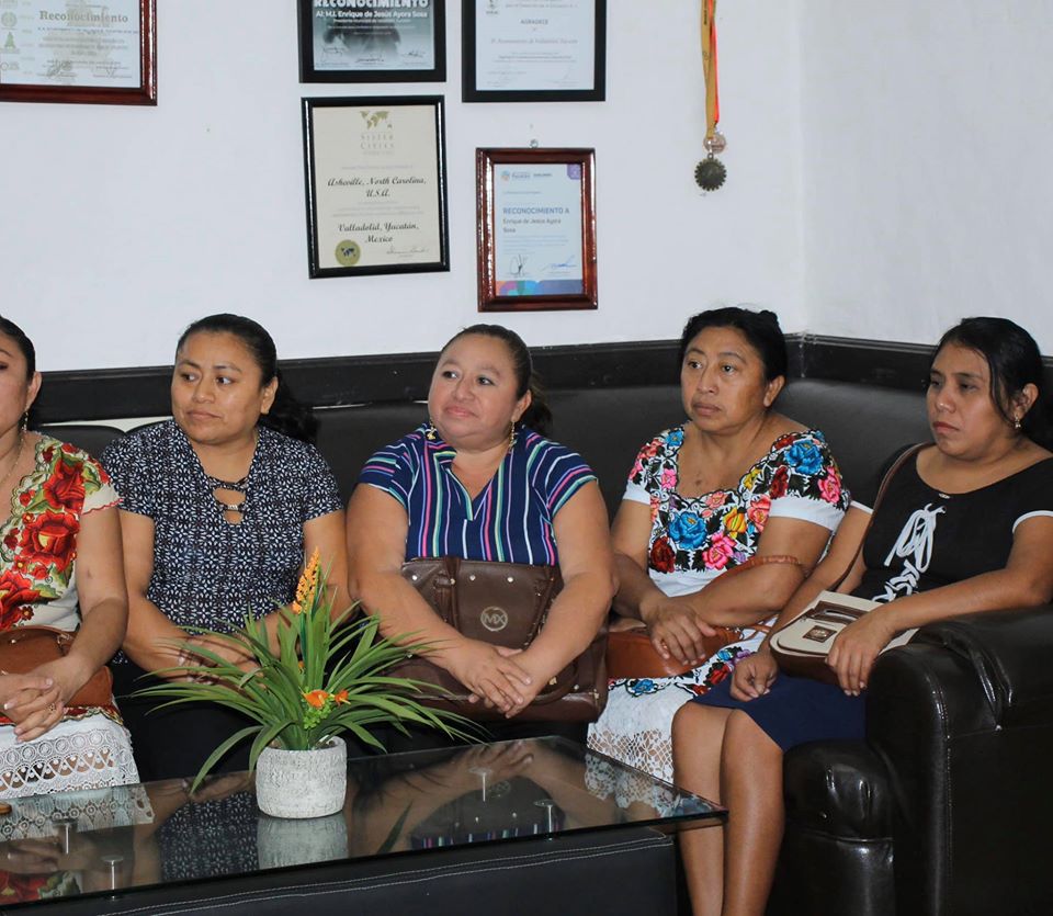 El presidente de Valladolid Yucatán, respalda a artesanas respecto a la entrada de empresas privadas