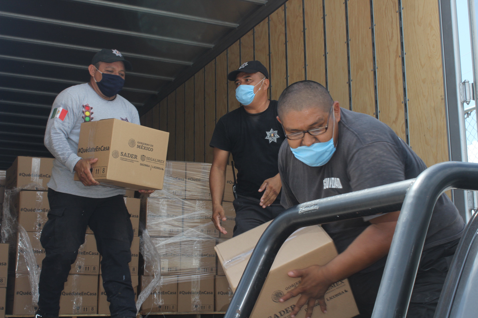 Damnificados por la tormenta tropical “Cristóbal” reciben paquetes alimentarios del programa “Bienestar para la emergencia social”