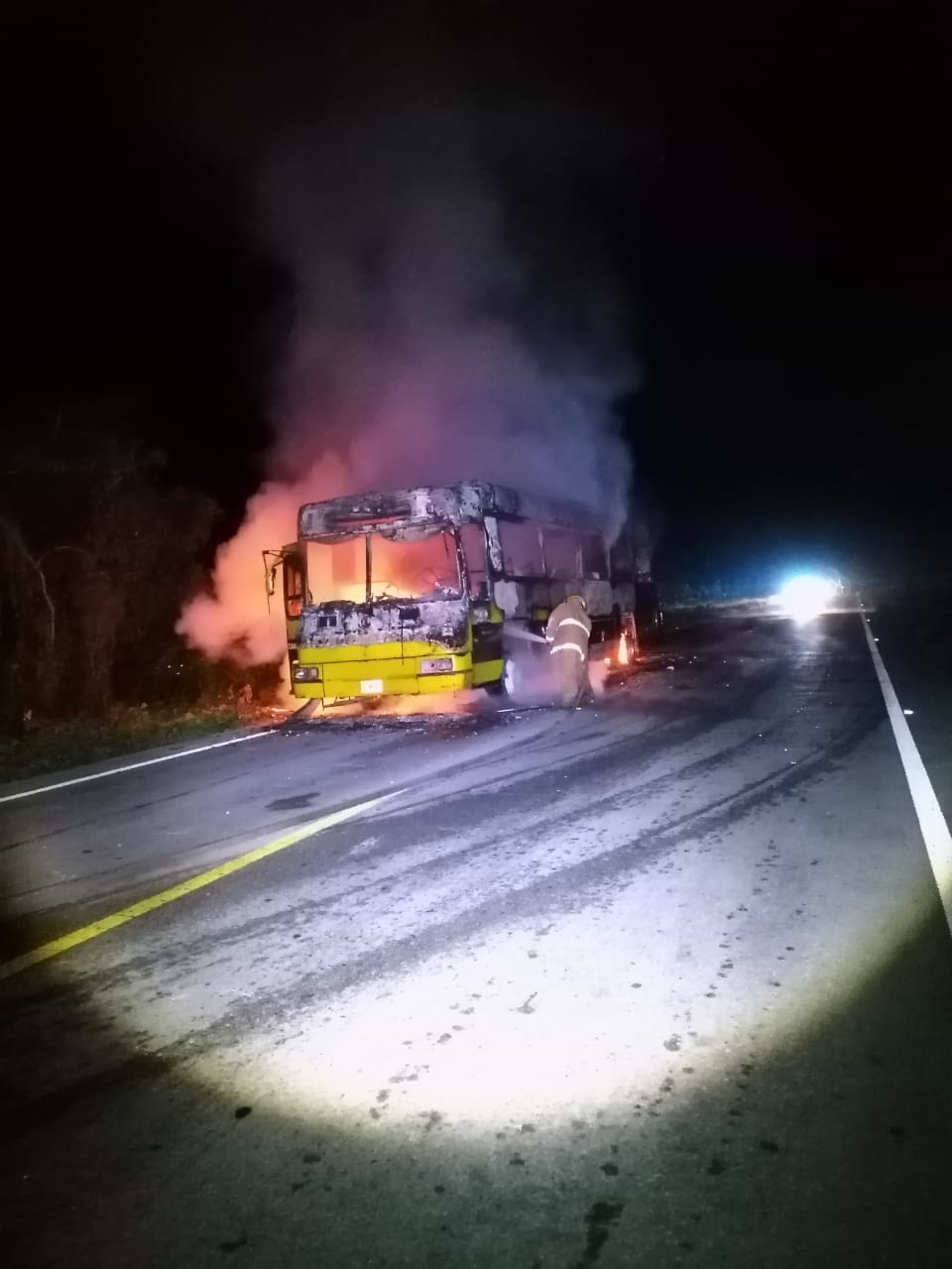 Se incendia autobús en Carretera
