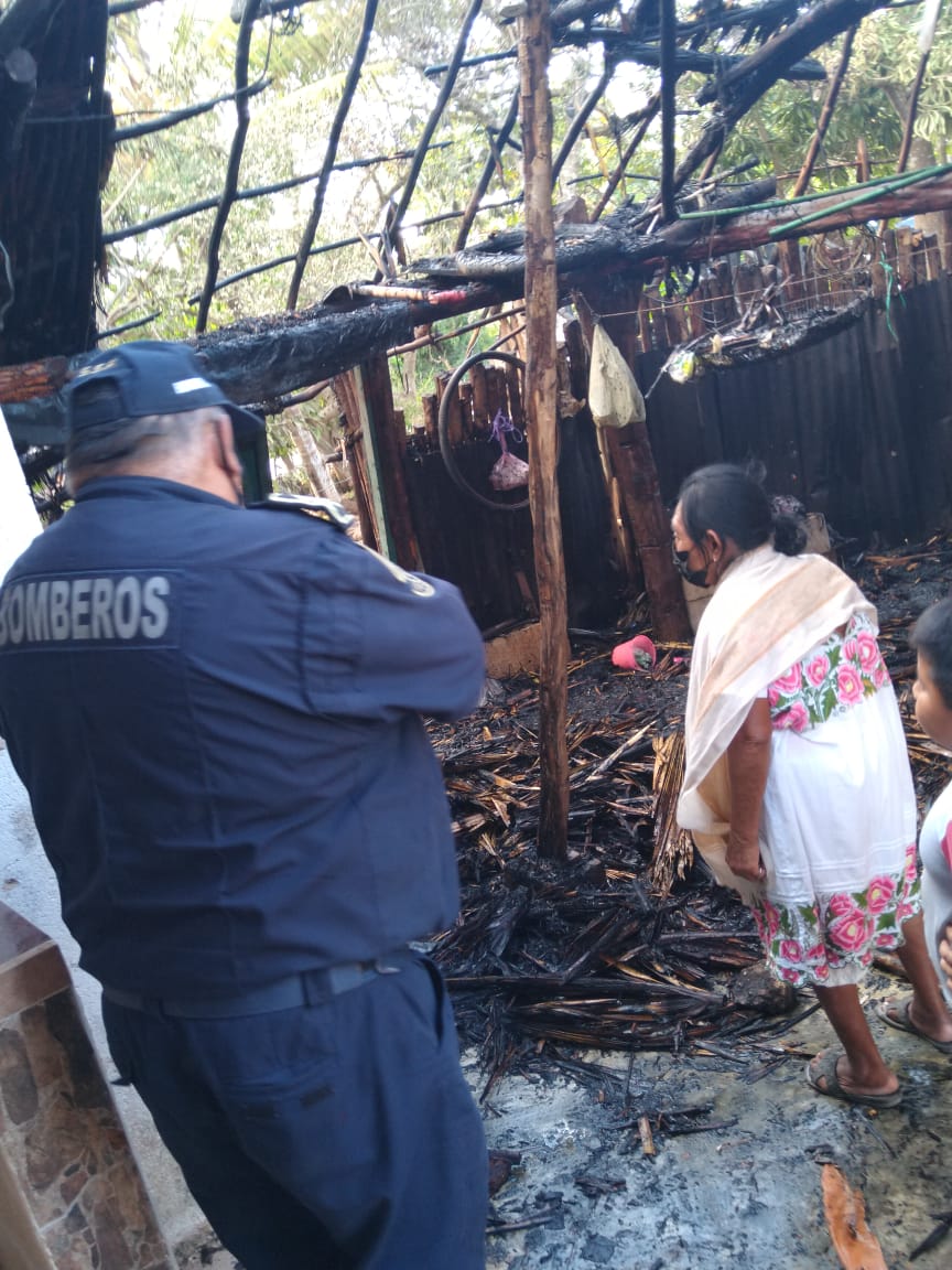 Se incendia casa de huano en Temozón