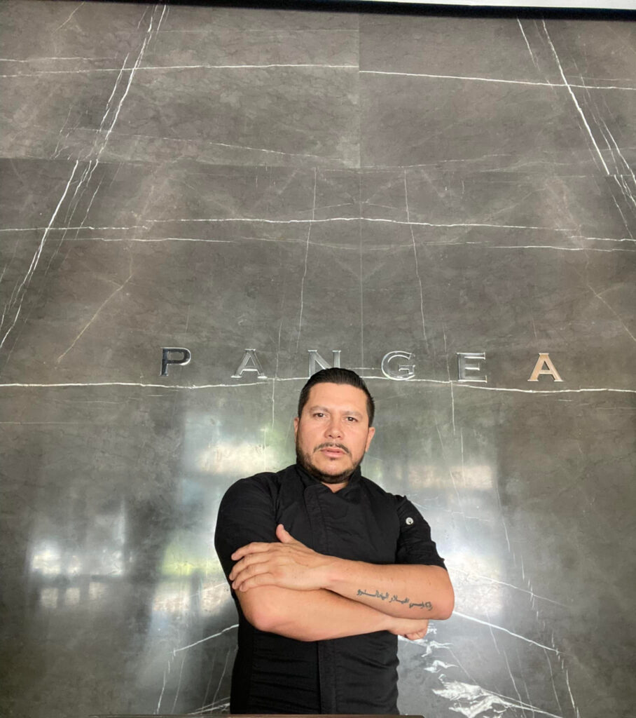 Chef Alejandro Aguilar Alcocer de Valladolid Yucatan en restaurante Pangea