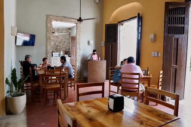 entrada restaurante el Sazon de Valladolid 768x512