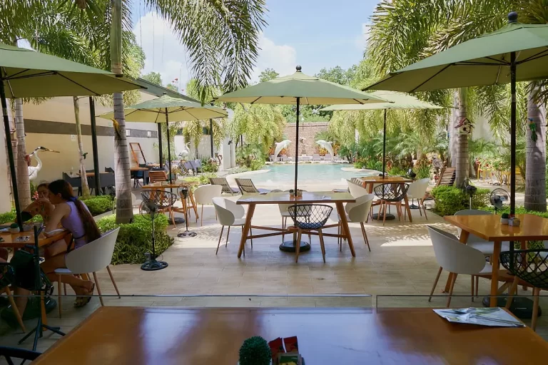 PISCINA RESTAURANTE VELUT VALLADOLID 768x512