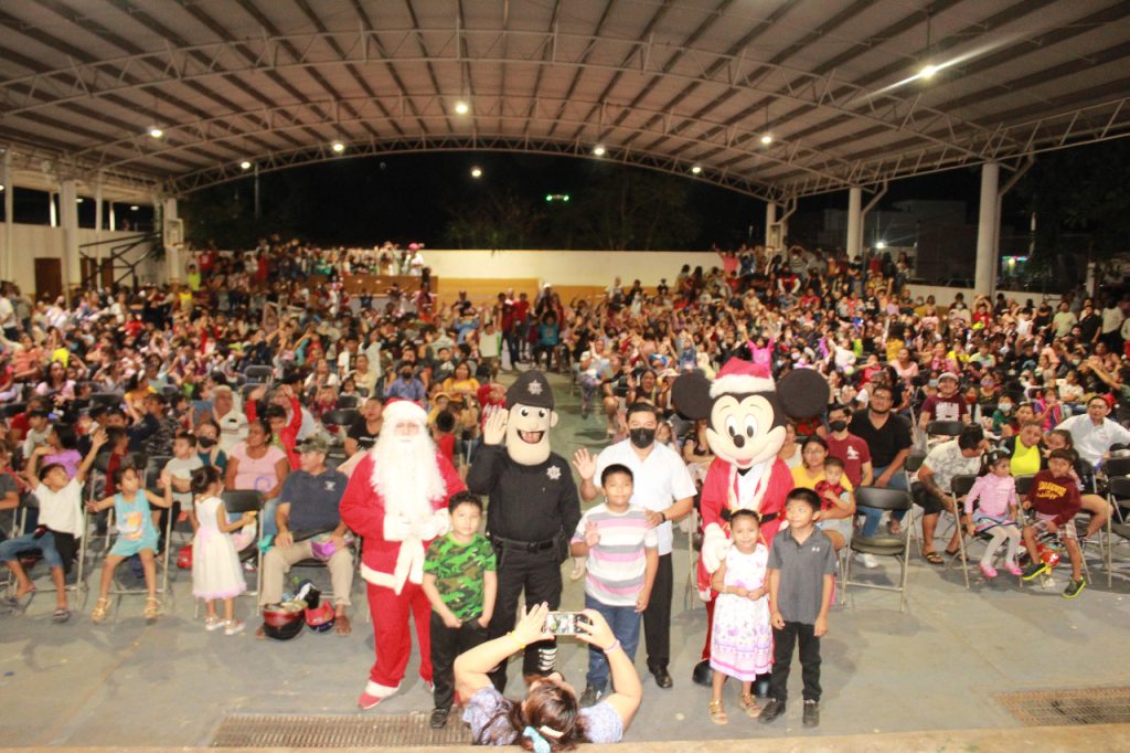 Familias de Valladolid disfrutaron festivales navideños en las colonias