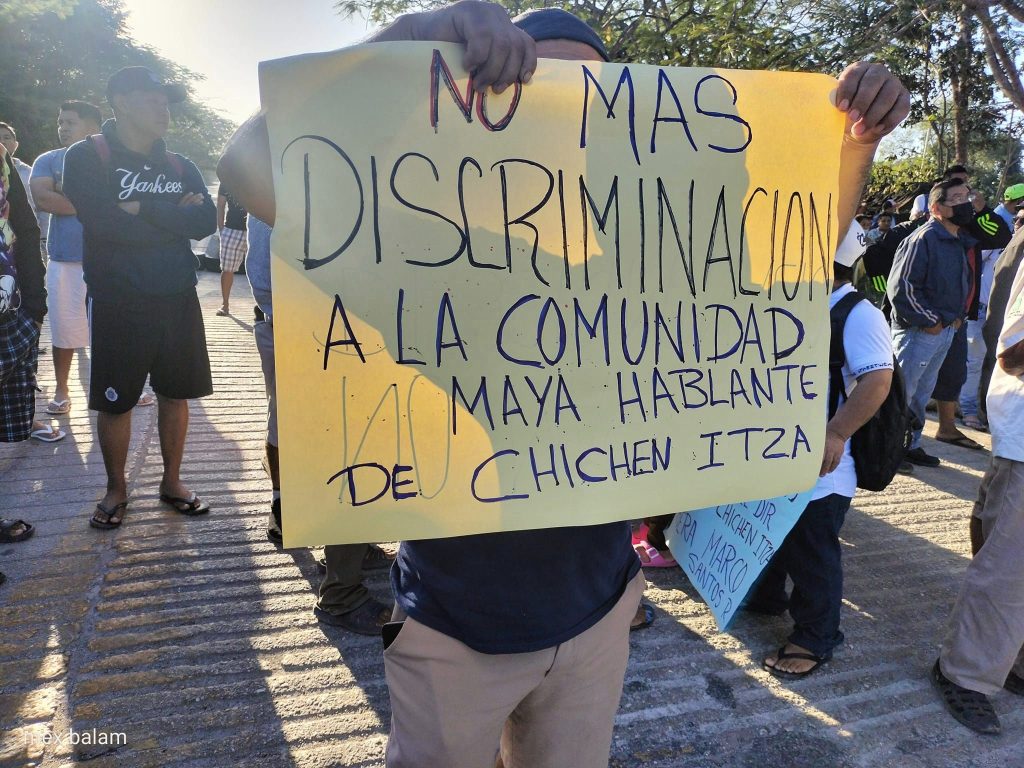 Artesanos y prestadores de servicios bloquean el acceso a la Zona Arqueológica de Chichén Itzá